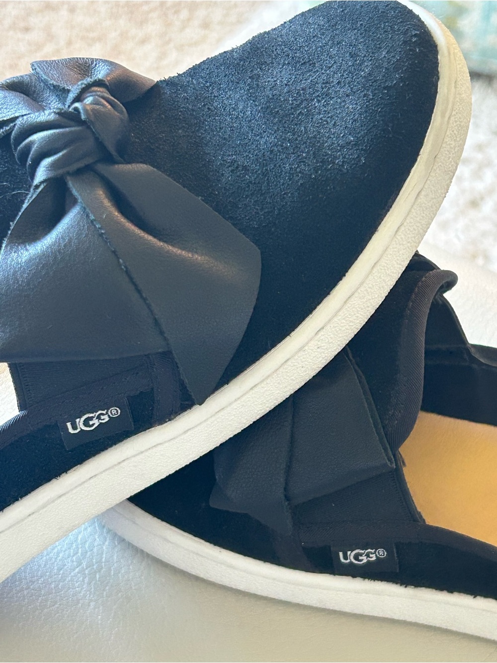 UGG Women’s Black Leather Slip-On Mules with Knotted Bow Size 7 - Picture 11 of 12